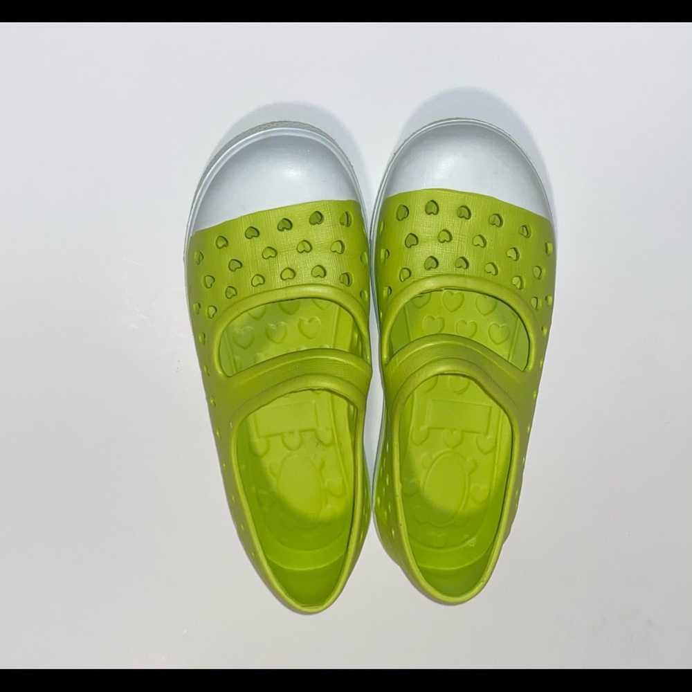 COPY - Girls Shoes
Size: L (2-3)
Color: Lime Green & White